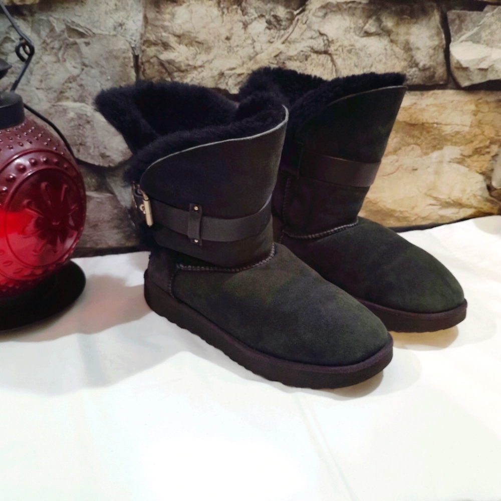 Sz 7 UGG Jaylyn Boots Suede Leather Sheepskin Insole Furry Belted Buckle Boots - Picture 1 of 17